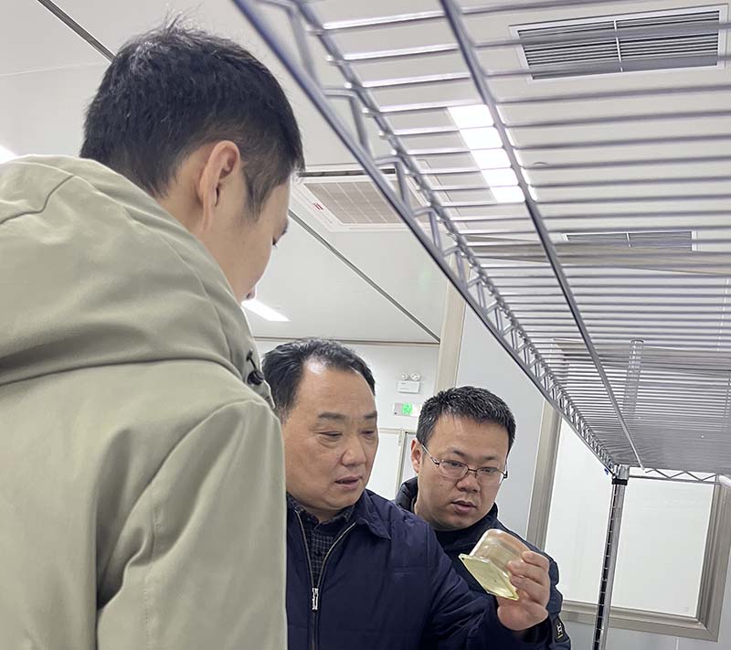 參觀科瑞思創(chuàng)車間.jpg